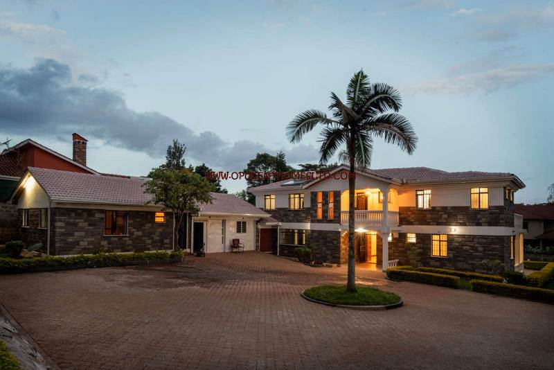 TO LET-5BEDROOM BEAUTIFUL STANDALONE HOUSE IN RUNDA