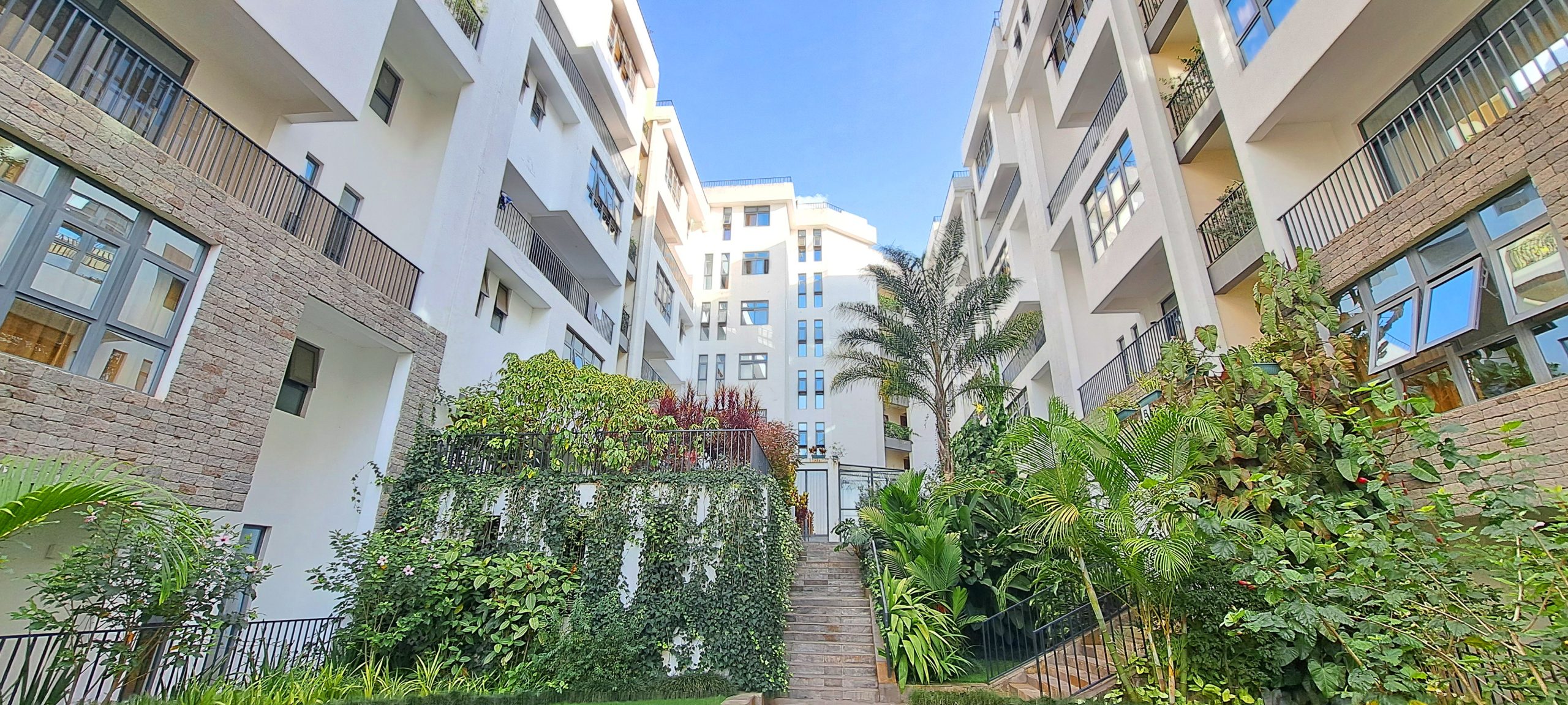 TO LET-2 BEDROOM FURNISHED AND SERVICED APARTMENT IN SPRINGVALLEY